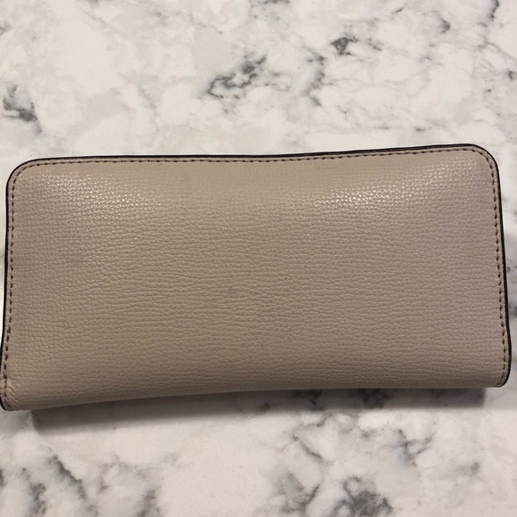 Henri Bendel clasp shut wallet - Picture 3 of 7